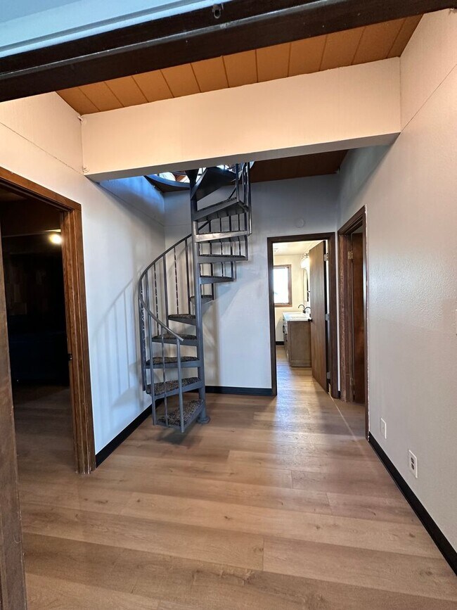 Building Photo - 10747 SW Mintken Ln