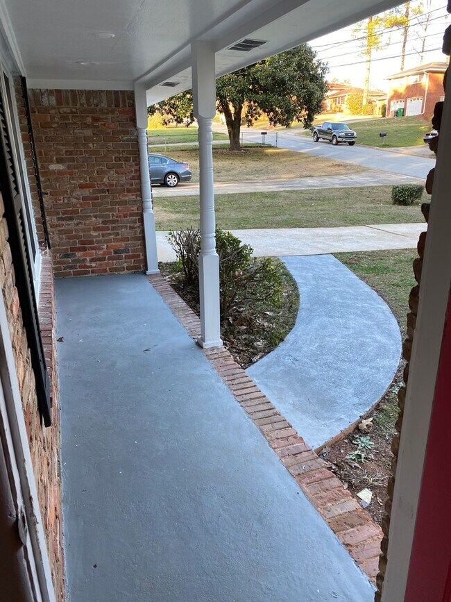 Building Photo - Charming 3-Bed, 2-Bath Ranch in Decatur with Fenced Yard!