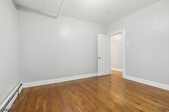 Building Photo - 162 Fairview Ave