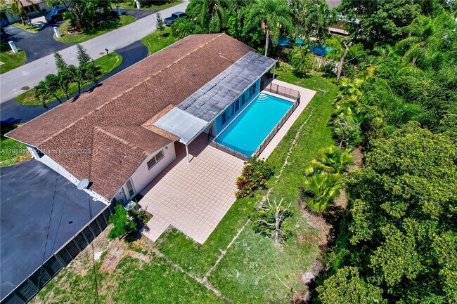 Building Photo - 7550 SW 127th St