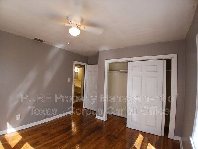 Building Photo - 4906 Kasper St