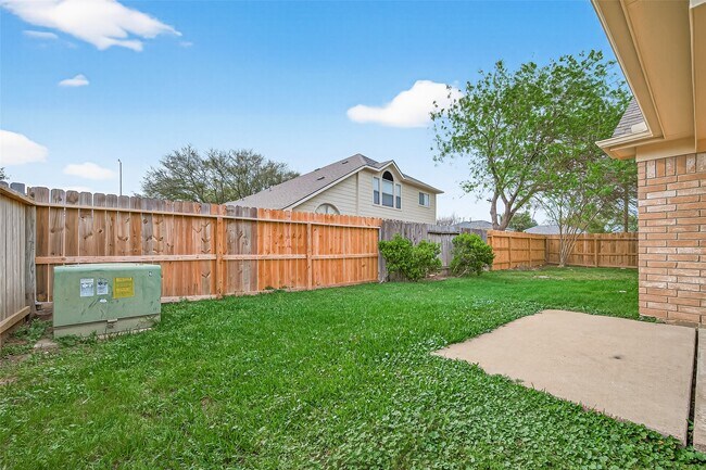 Building Photo - 3135 Silver Cedar Trail