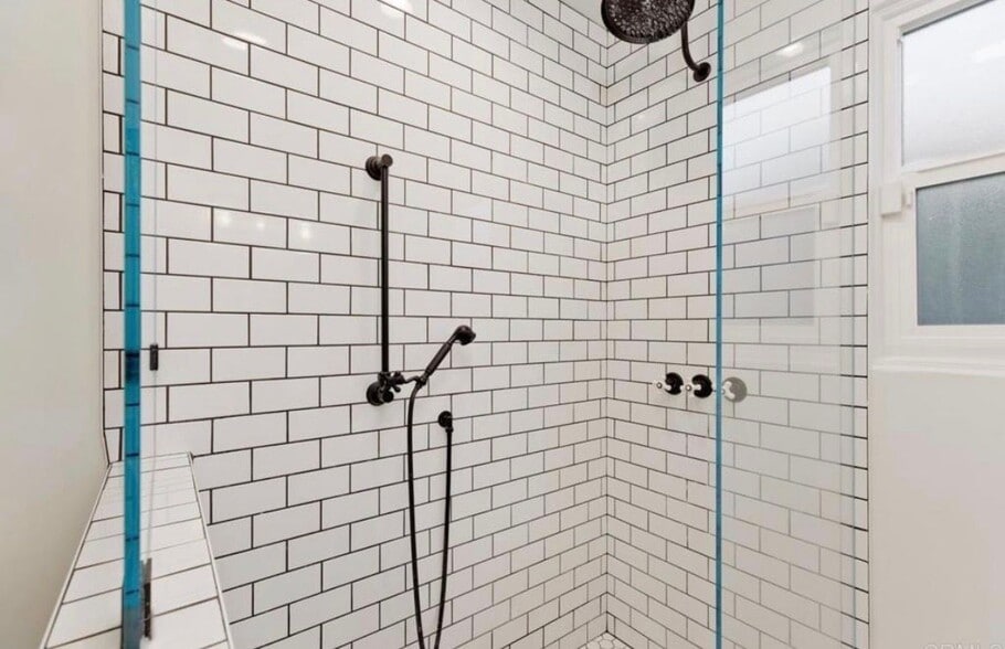 Building Photo - 4657 Lenore Dr