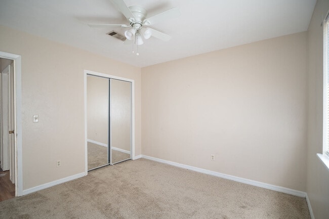 Building Photo - 3103 Pontiac Dr