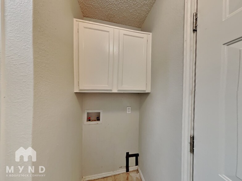 Building Photo - 1134 Hemlock Dr