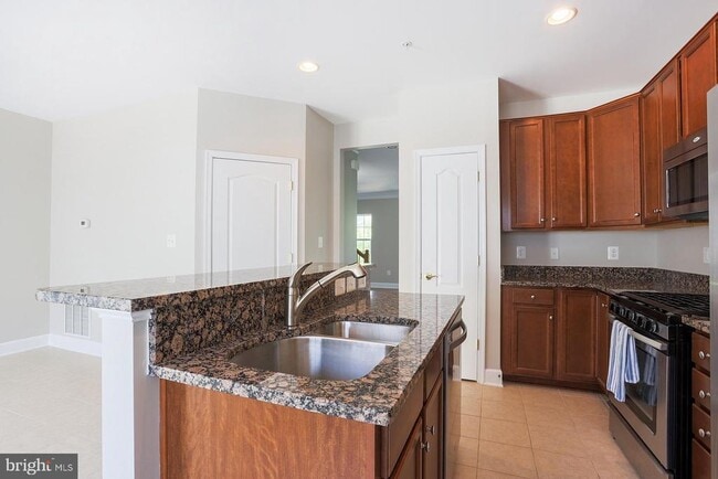 Building Photo - 13538 Waterford Hills Blvd