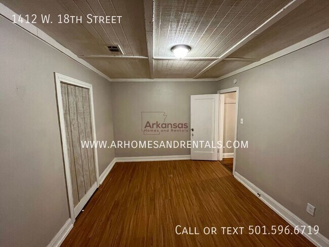 Building Photo - 1412 W 18th St