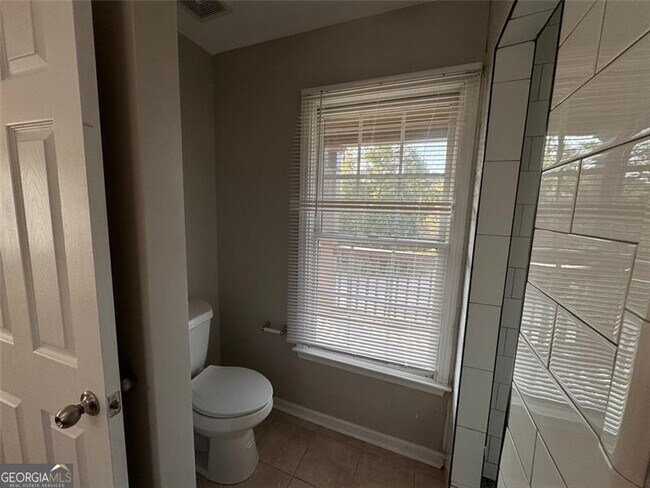 Building Photo - 1812 Lakewood Ave SE