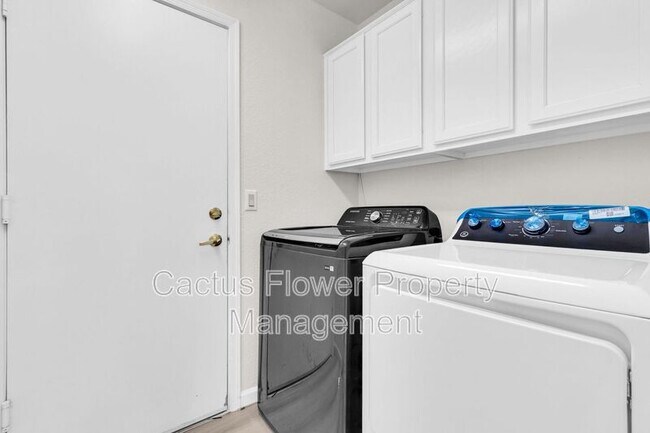 Building Photo - 1132 E Harbor View Dr