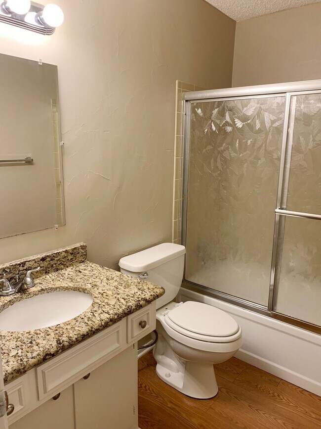 Building Photo - South Tyler! Lovely 3 Bedroom, 2 Bath Home...