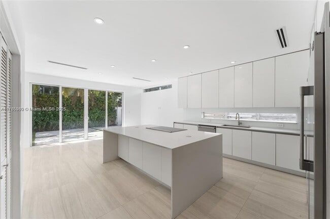 Building Photo - 1352 SW 22nd Terrace
