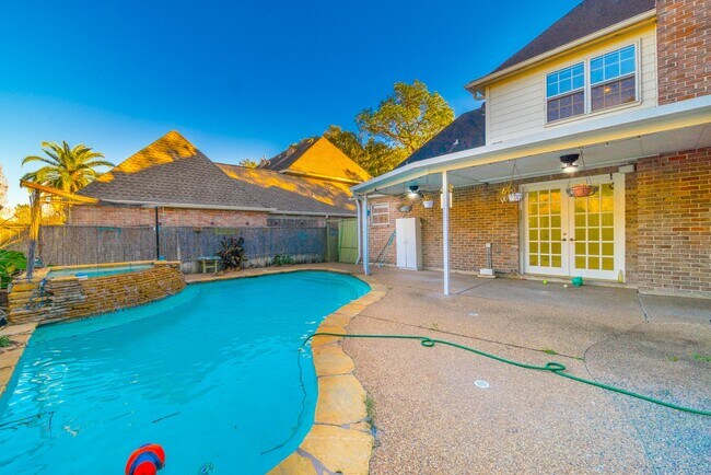 Building Photo - 15738 Fleetwood Oaks Dr