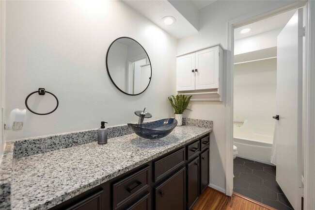 Building Photo - 5511 Green Timbers Dr