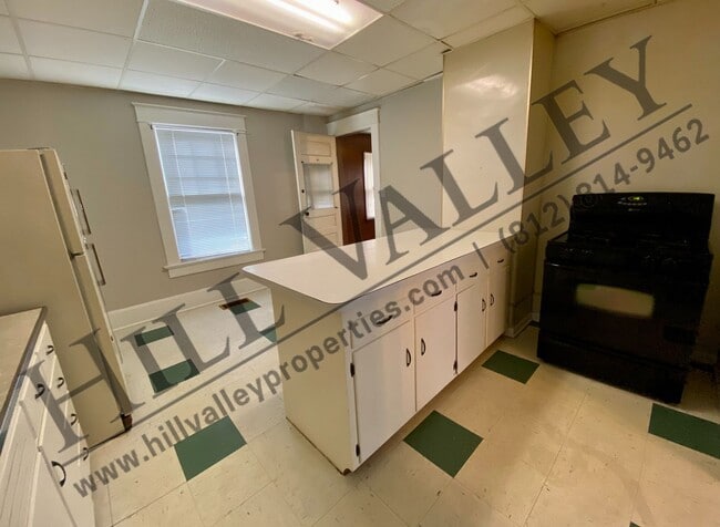 Building Photo - Three bedroom home