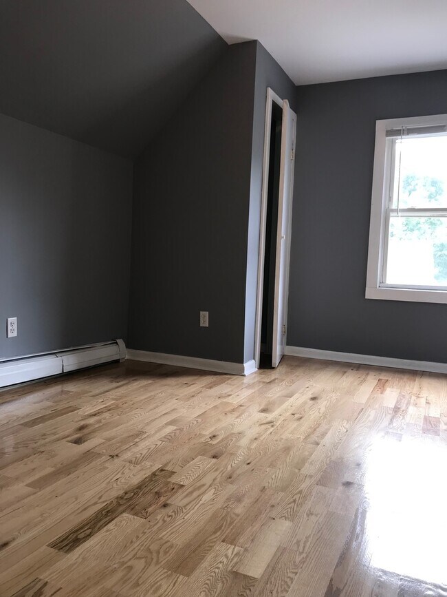 Building Photo - 32 Truman St