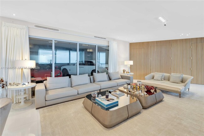 Building Photo - 18555 Collins Ave