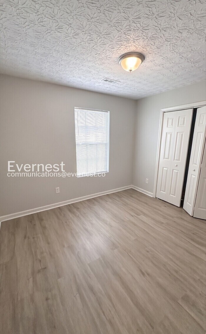 Building Photo - 9471 Bogey Ct