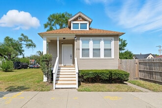 Building Photo - 218 W 115th St