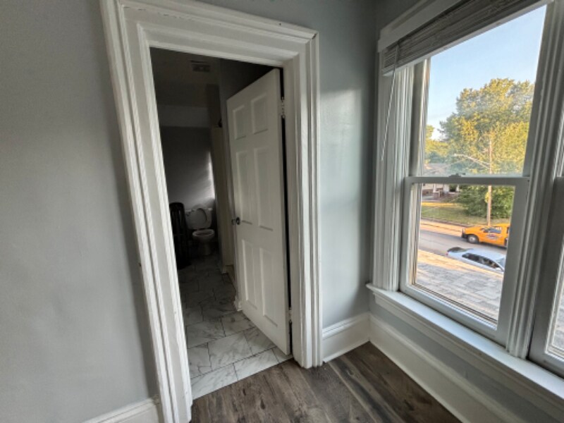 Building Photo - 438 Villa St