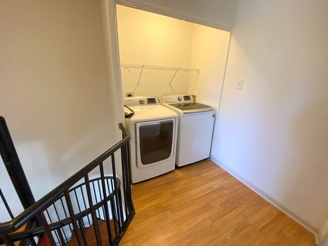 Building Photo - 2-Bed, 2.5-Bath Townhouse Near McNeese State University!!