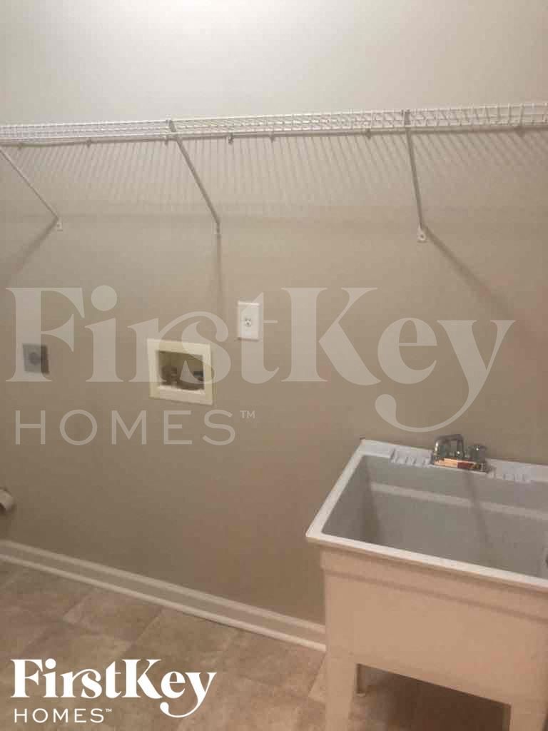 Building Photo - 1401 Aramore Dr SE