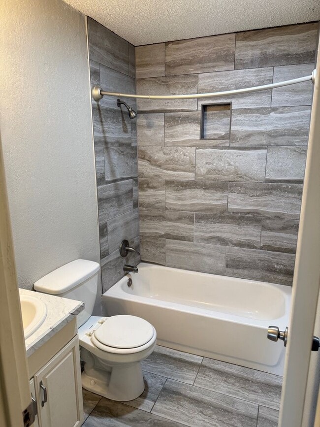 Building Photo - Updated 3-2-2 in Northwest Lubbock Near TC...