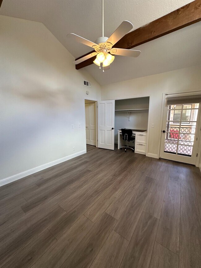 Building Photo - 6201 N West Ave