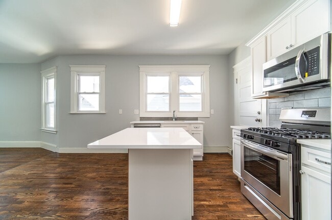 Building Photo - 83 Division St