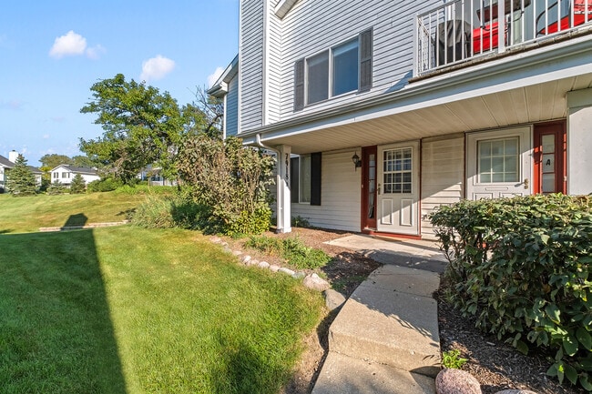 Building Photo - 7918 Knottingham Cir