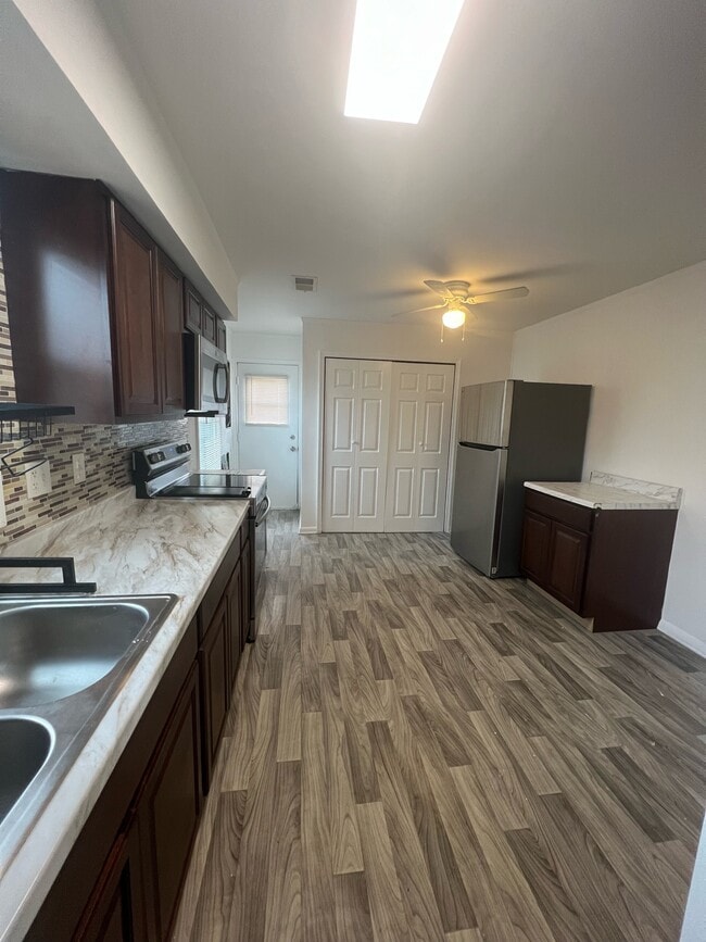 Building Photo - 609 N Stonestreet Ave