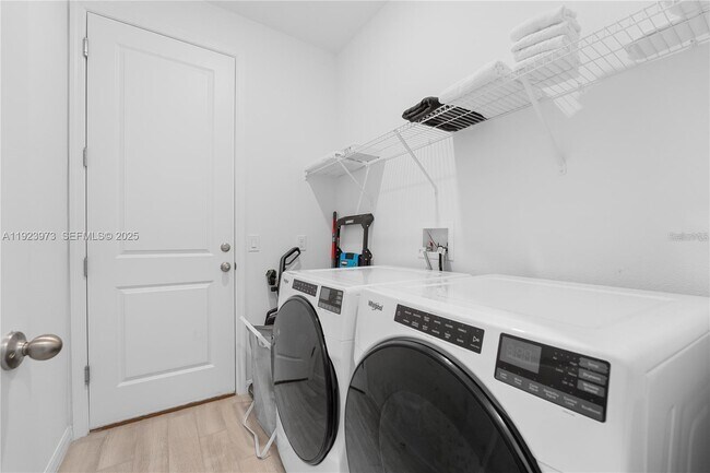 Building Photo - 2375 Lancashire St