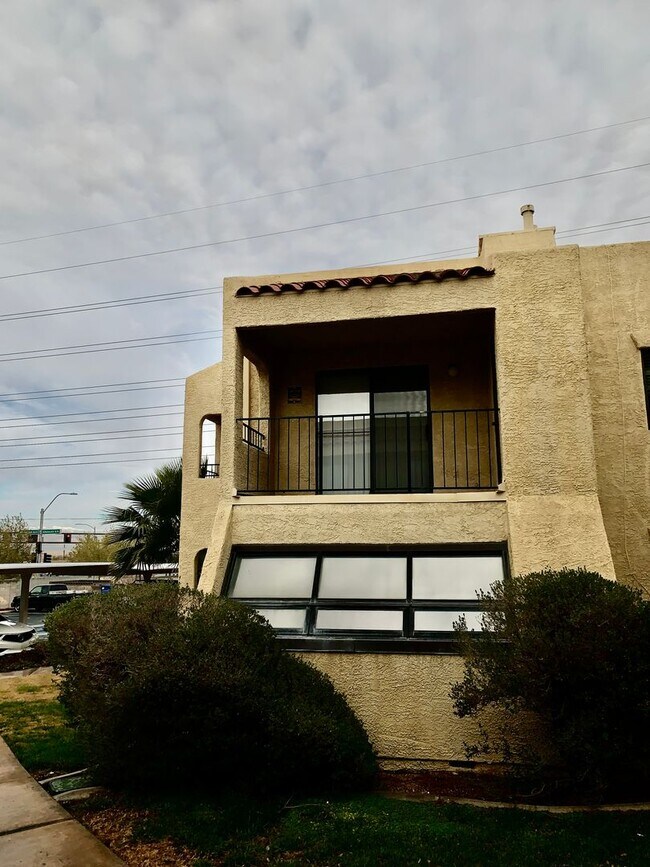 Building Photo - Henderson Cute 2 Bedroom Condominium