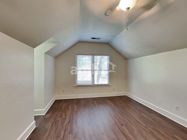 Building Photo - 8005 Red Oaks Trl