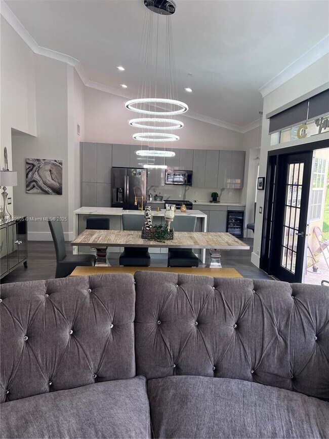 Building Photo - 1371 Bayview Cir