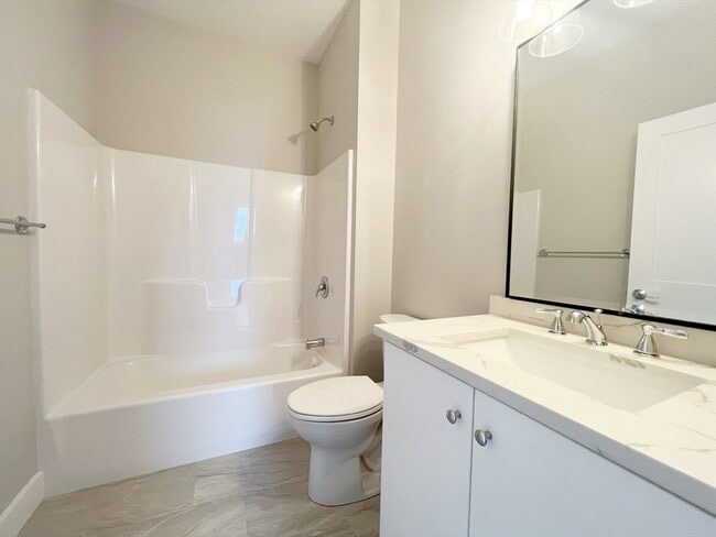 Building Photo - 80 Bridge St