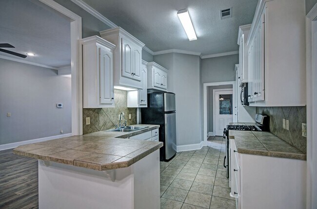 Building Photo - 123 Cedar Green Dr