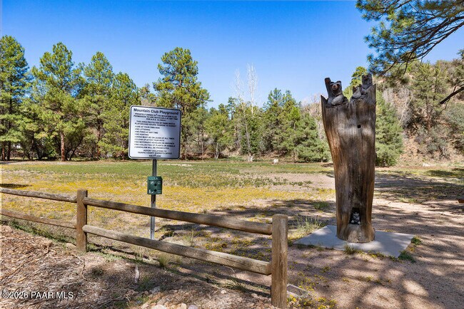 Building Photo - 805 Canyon Dr