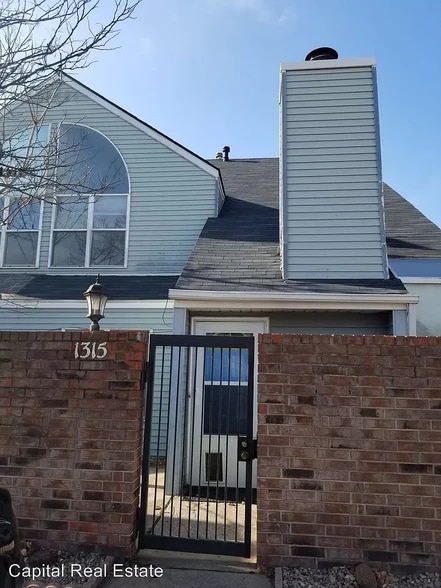 Building Photo - 1315 Laurel Ln