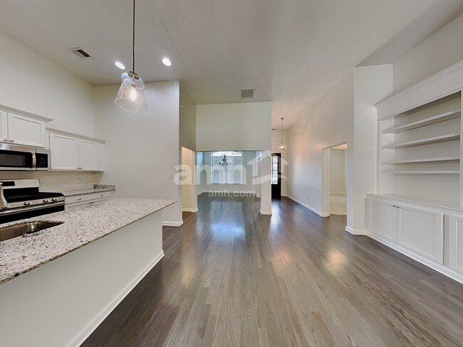 Building Photo - 5462 Stonecrest Dr