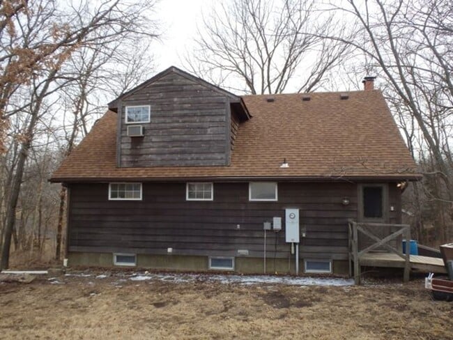 Building Photo - Unique 3 Bed 2 Bath Cabin In The Heart of Columbia!