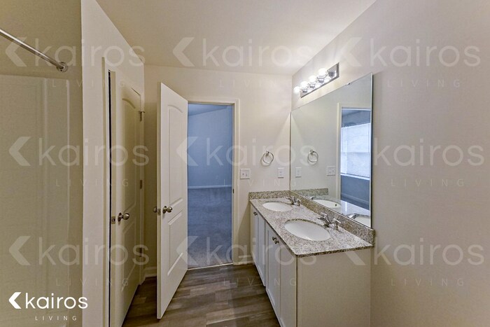 Building Photo - 204 Glenoaks Dr