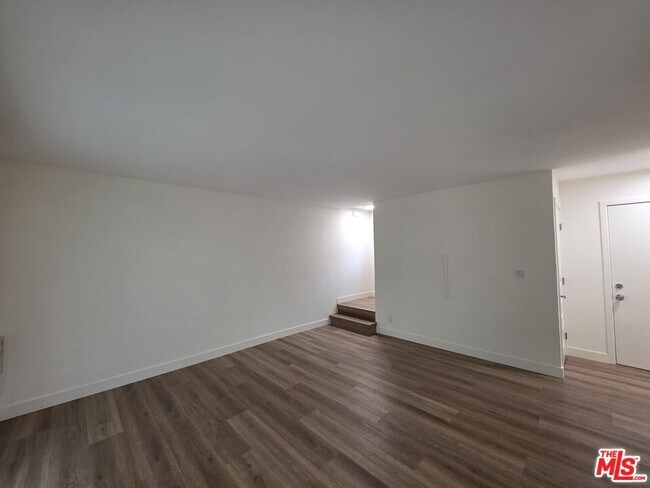 Building Photo - 517 N Francisca Ave