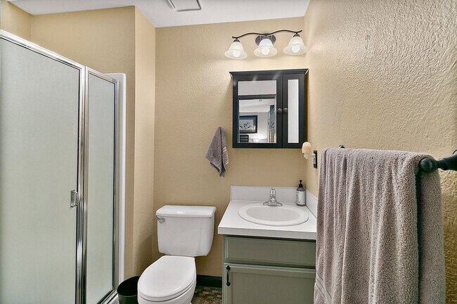 Building Photo - Lakeside Living in Lacey's Lake Forest Nei...