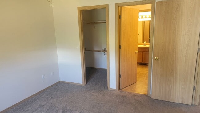 Building Photo - Nice 3 bedroom Duplex in the Valley