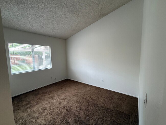 Building Photo - Hesperia Home, 3 Bedroom's, 2 Bathrooms, New paint, New Carpet,