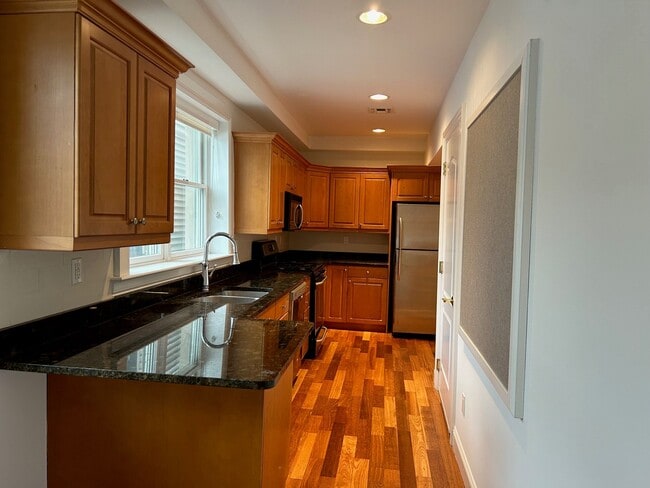 Building Photo - 94 Walnut St