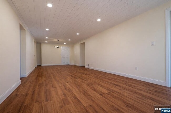 Building Photo - 1120 Hyde Park Ct