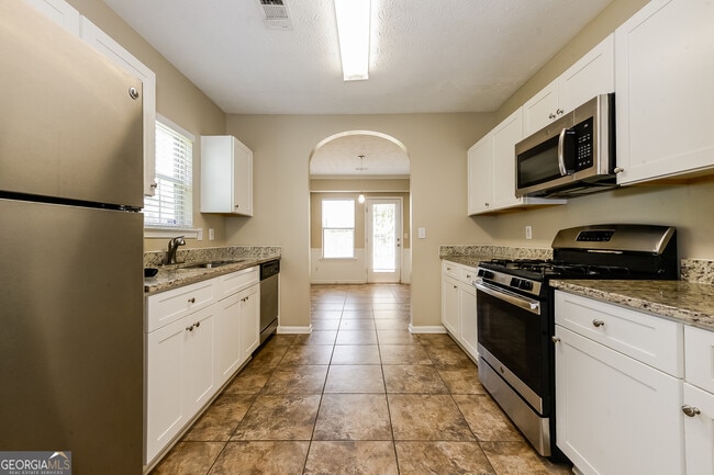 Building Photo - 437 Summer Hill Cir