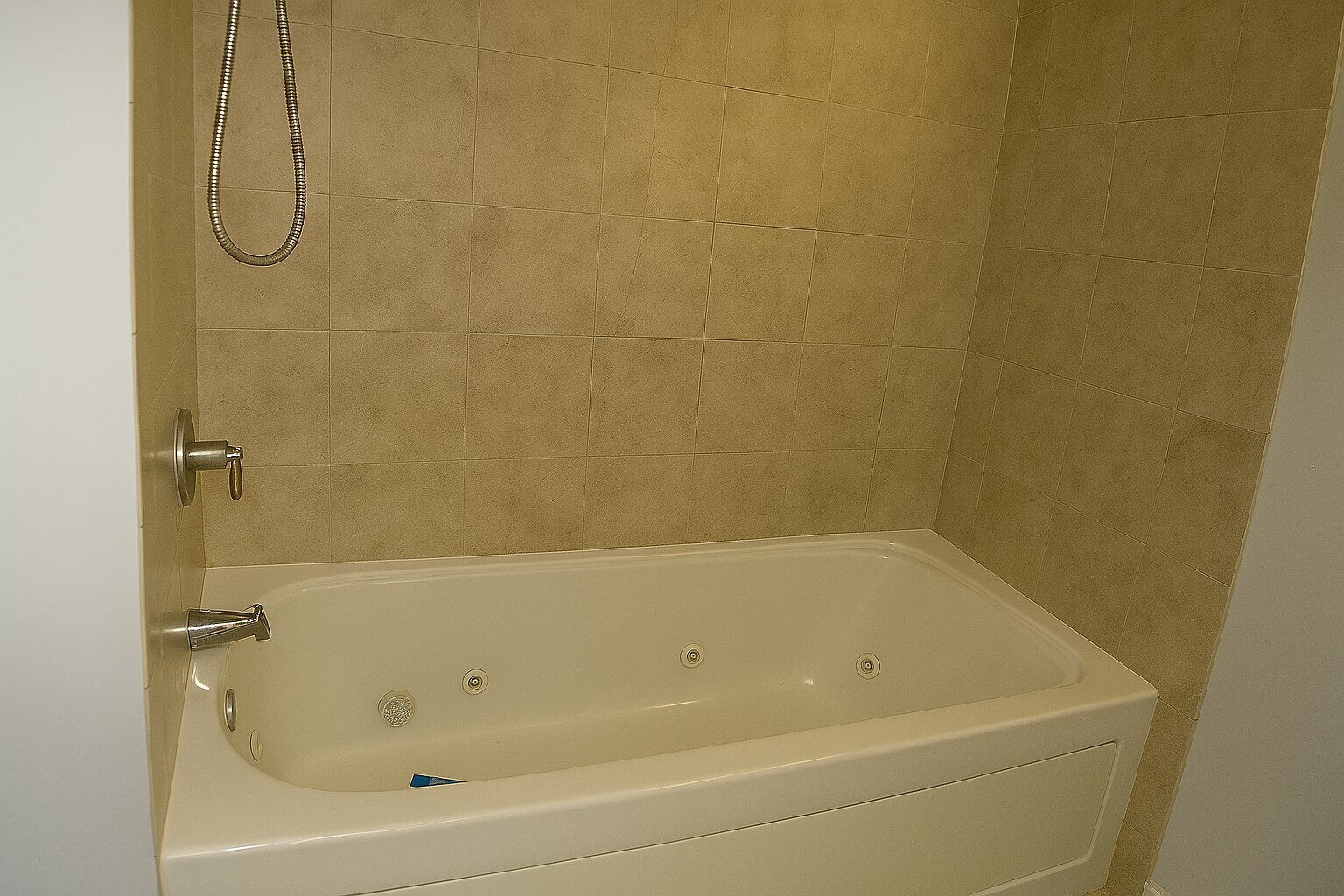 Building Photo - 6 Pepperbush Court