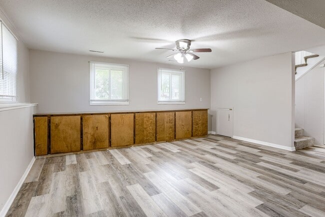 Building Photo - Spacious Split Entry with 2-Car Garage & Finished Basement!!